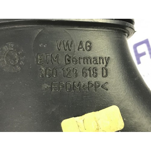 Патрубок повітряного фільтра VW Passat B6 2.0TDI 2005-2010 3C0129618D